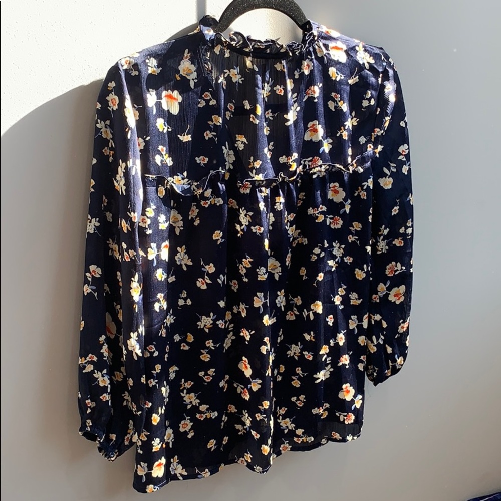 🆕 𝕃𝕆𝕍𝔼𝕊𝕋𝕀𝕋ℂℍ Blouse - Picture 4 of 11